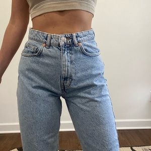 LIGHT WASH ZARA STRAIGHT LEG